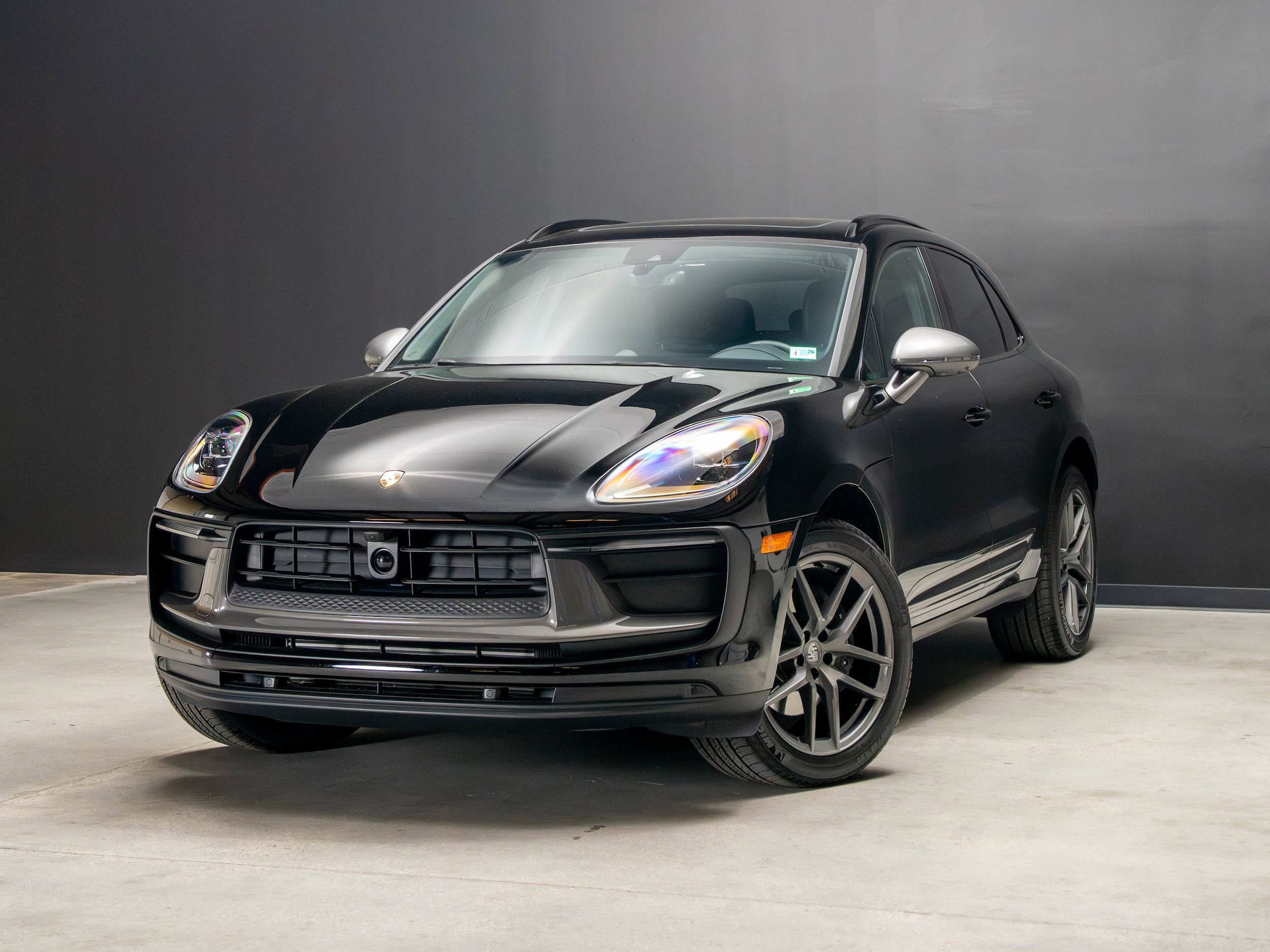Certified 2025 Porsche Macan Turbo image 1