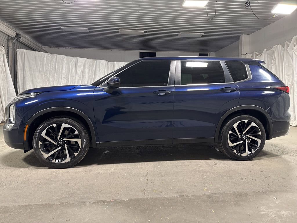Used 2022 Mitsubishi Outlander SE image 4