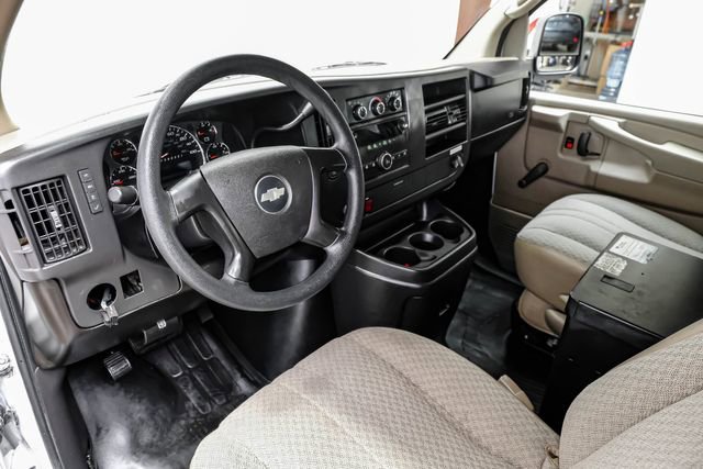 Used 2009 Chevrolet Express 1500 image 3