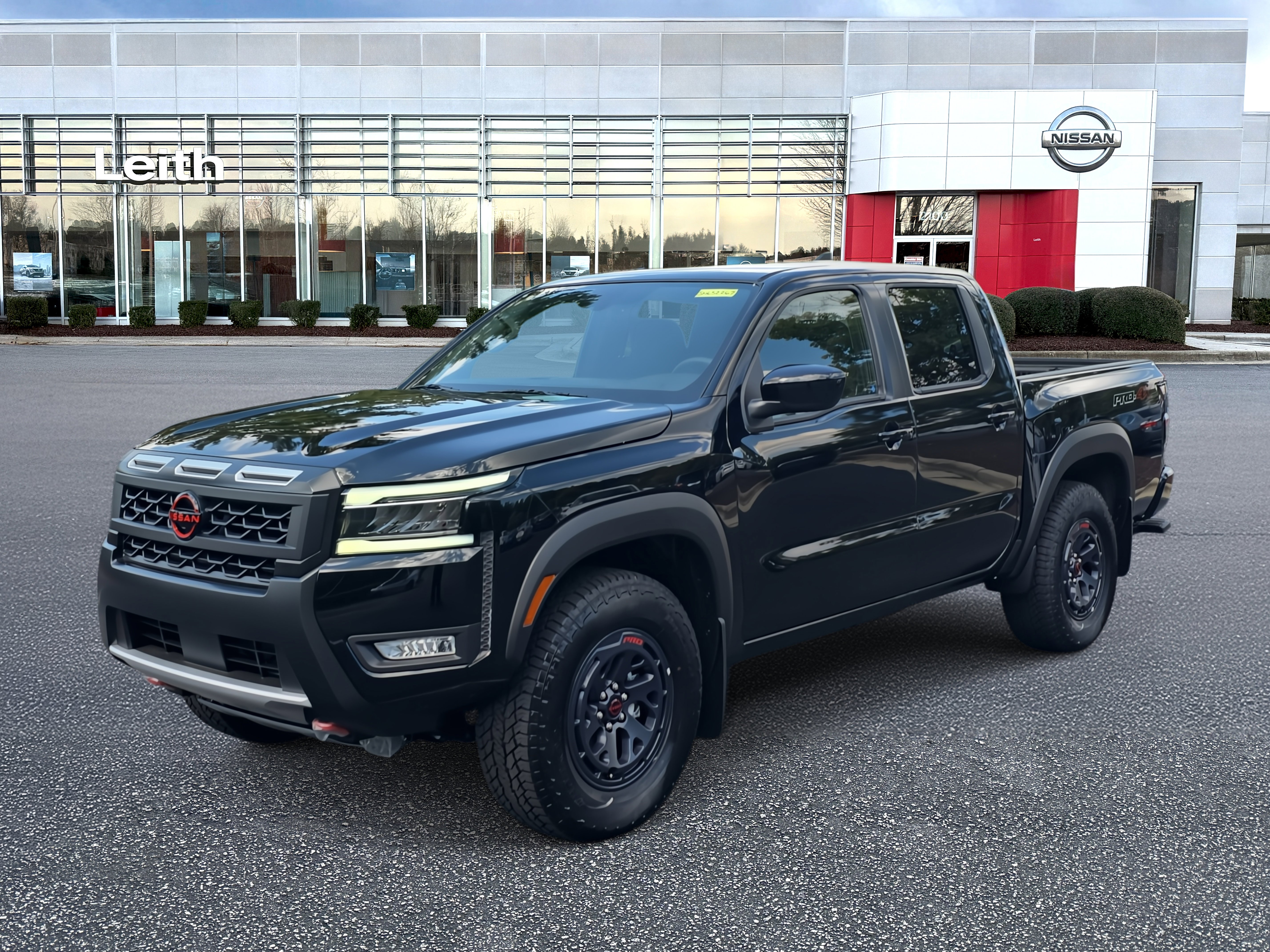 New 2025 Nissan Frontier PRO-4X w/ Interior Protection Package