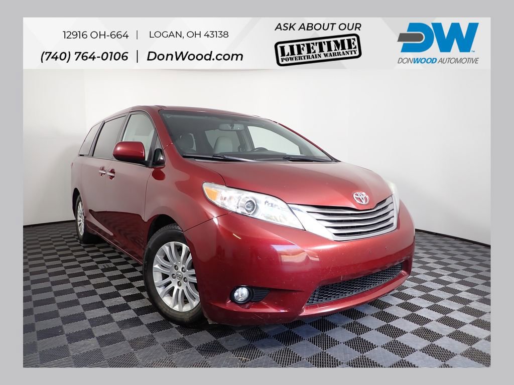 Used 2015 Toyota Sienna XLE w/ XLE Navigation Package image 1