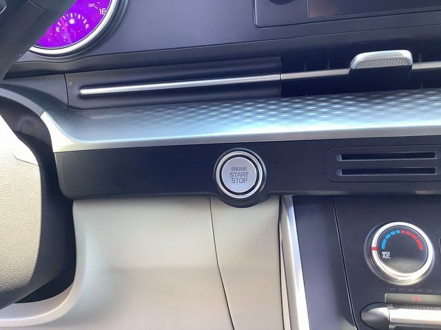 Used 2022 Kia Carnival LX image 16