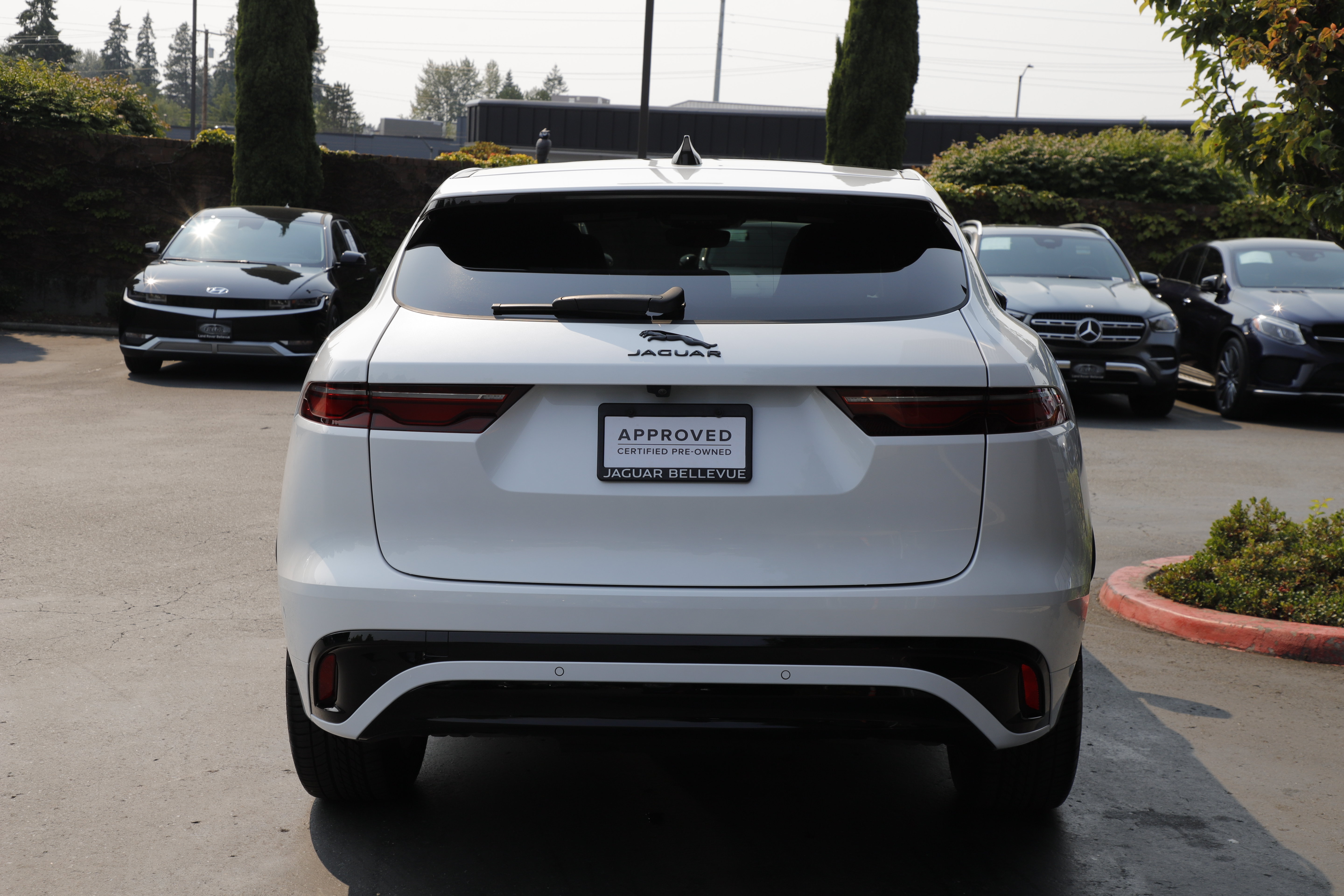 Certified 2025 Jaguar F-PACE R-Dynamic S AWD/4WD image 9