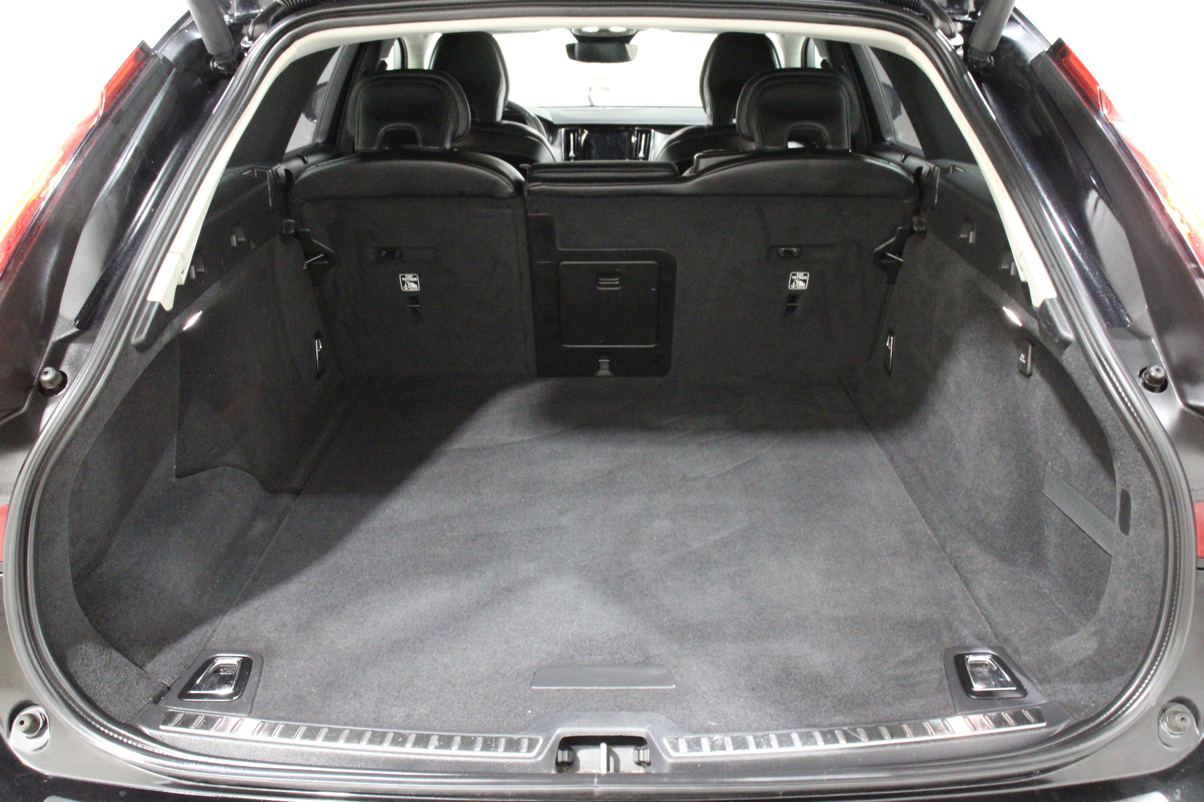Used 2023 Volvo V90 B6 Cross Country Ultimate AWD/4WD image 23