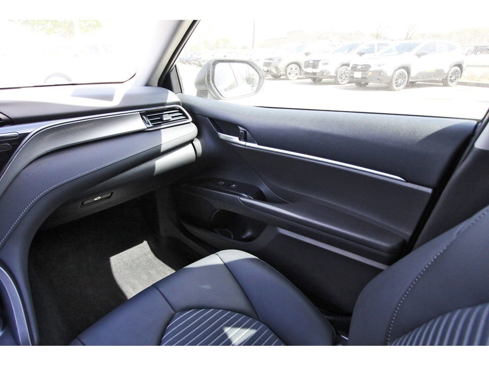 Used 2020 Toyota Camry SE image 10