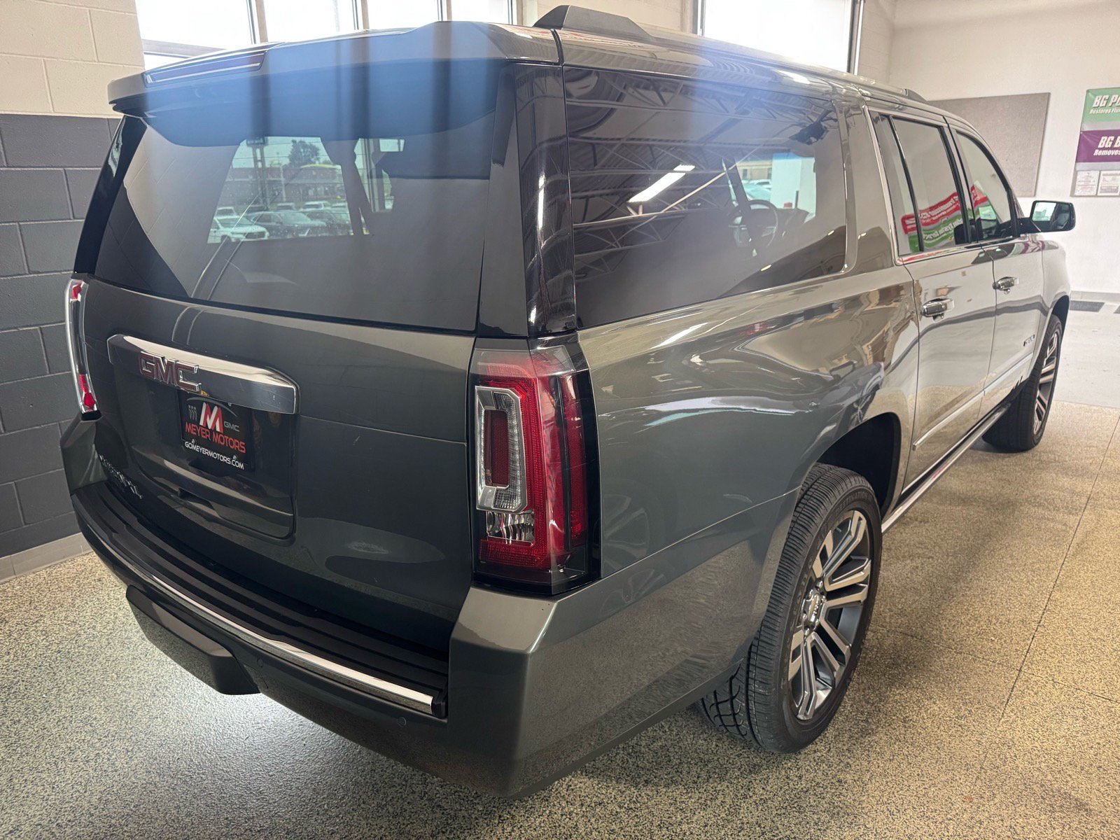 Used 2018 GMC Yukon XL Denali w/ Denali Ultimate Package AWD/4WD image 5