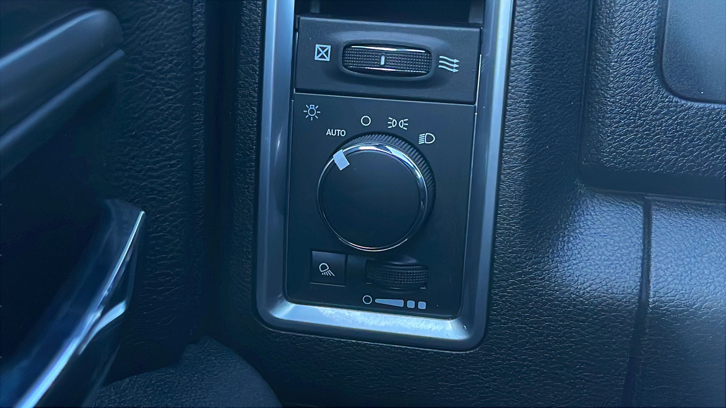 Used 2024 RAM 1500 Classic Warlock AWD/4WD image 18