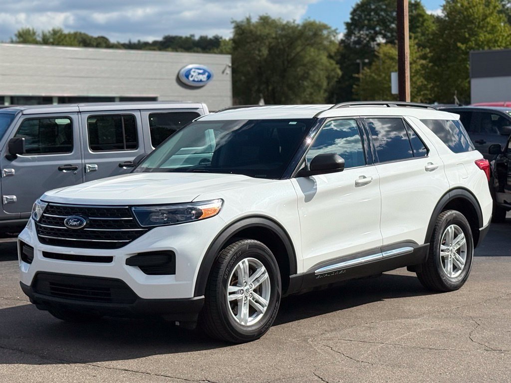 Certified 2024 Ford Explorer XLT w/ Class IV Trailer Tow Package AWD/4WD image 39