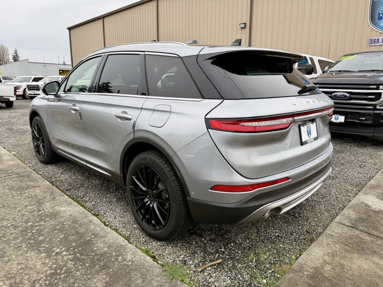 Used 2023 Lincoln Corsair Reserve w/ Equipment Group 202A FWD image 3