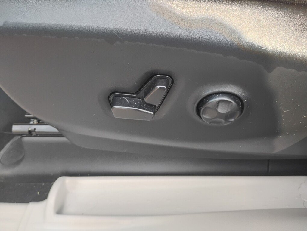 Used 2023 Chrysler Pacifica Touring-L FWD image 15