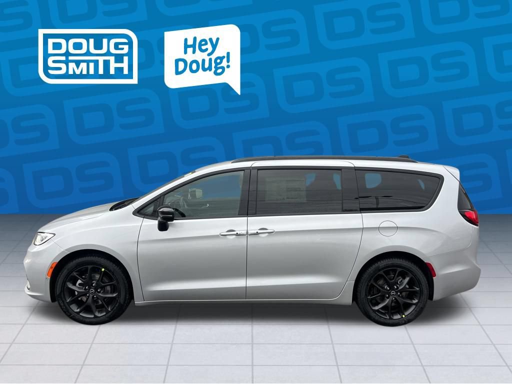 New 2026 Chrysler Pacifica Select w/ S Appearance Package FWD image 3