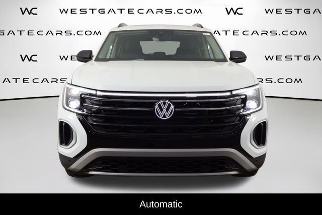 Used 2025 Volkswagen Atlas Peak Edition SE image 2