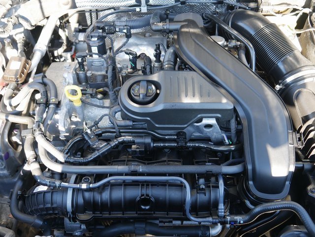 Used 2022 Volkswagen Taos SEL image 9