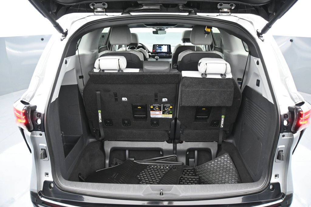 Used 2024 Toyota Sienna XSE AWD/4WD image 16