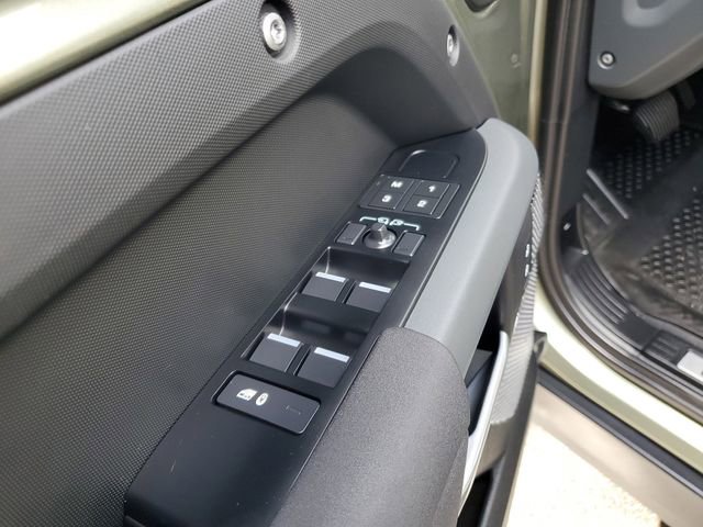 Used 2023 Land Rover Defender 110 X-Dynamic SE image 17