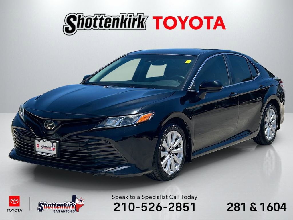 Used 2018 Toyota Camry LE FWD image 1