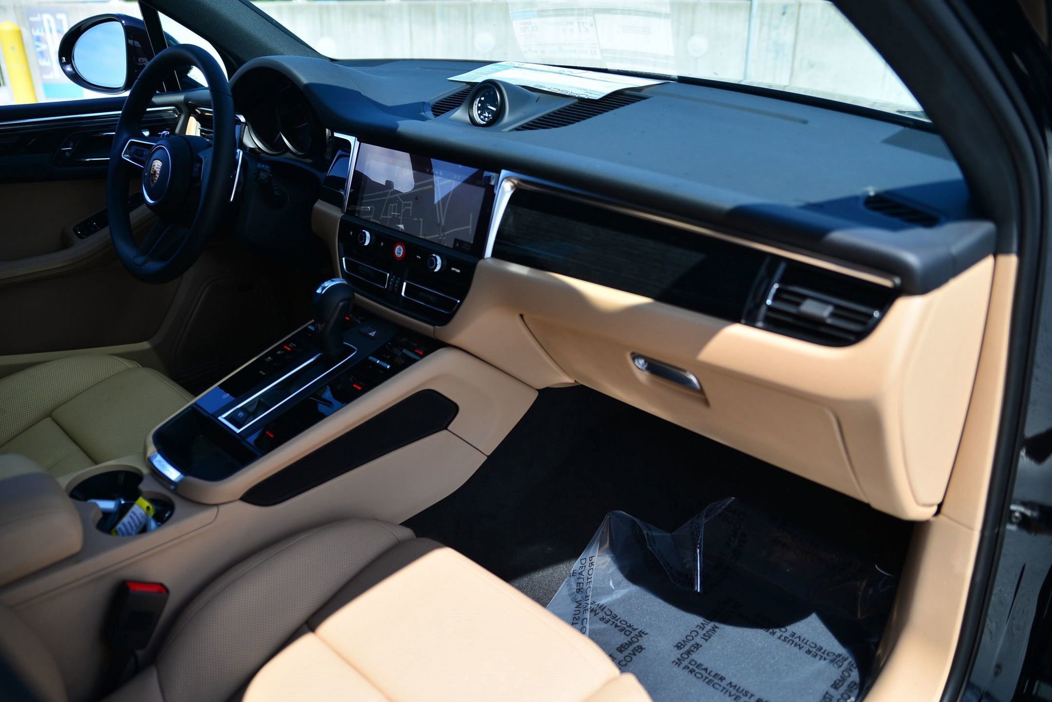 Used 2025 Porsche Macan image 25