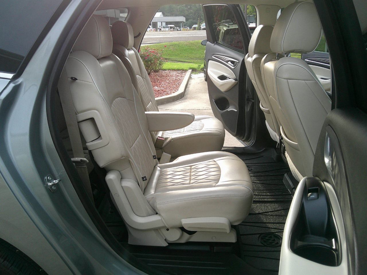 Used 2023 Buick Enclave Avenir w/ Avenir Technology Package image 16