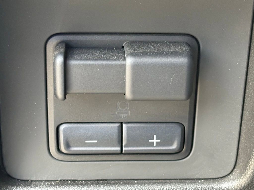 Used 2025 Chevrolet Colorado Trail Boss AWD/4WD image 32