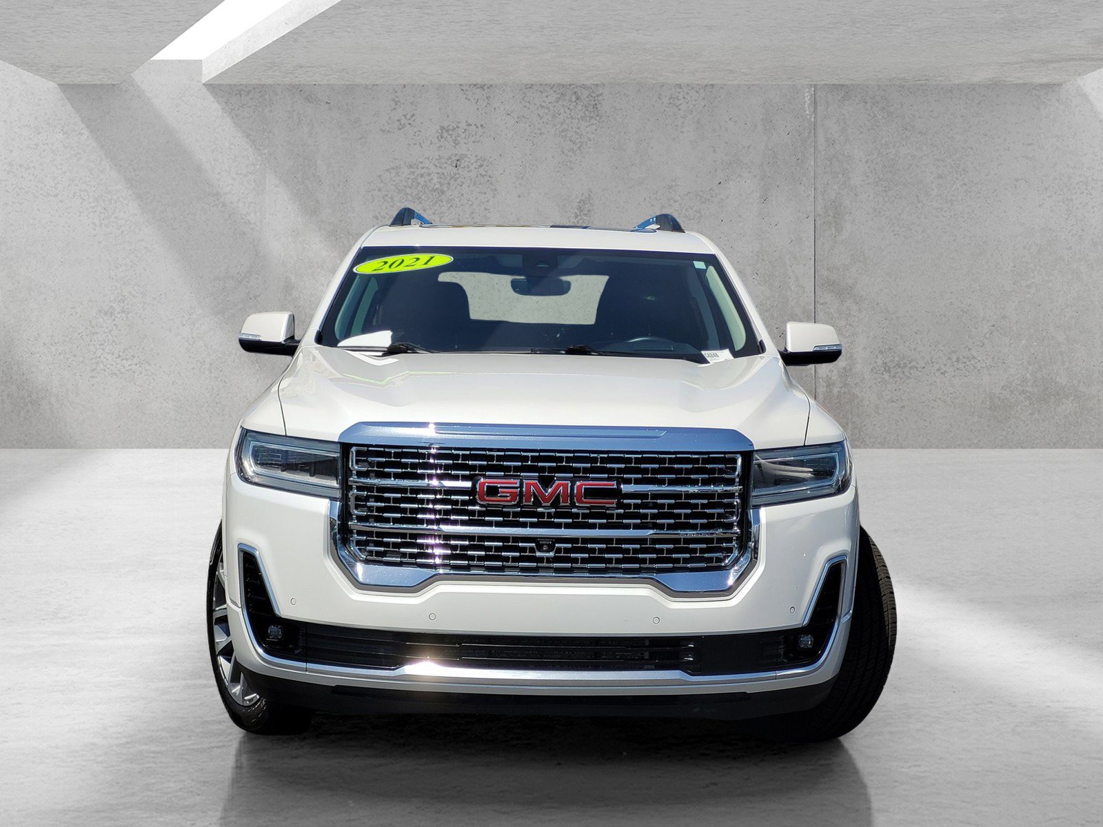 Used 2021 GMC Acadia Denali w/ Denali Technology Package FWD image 2
