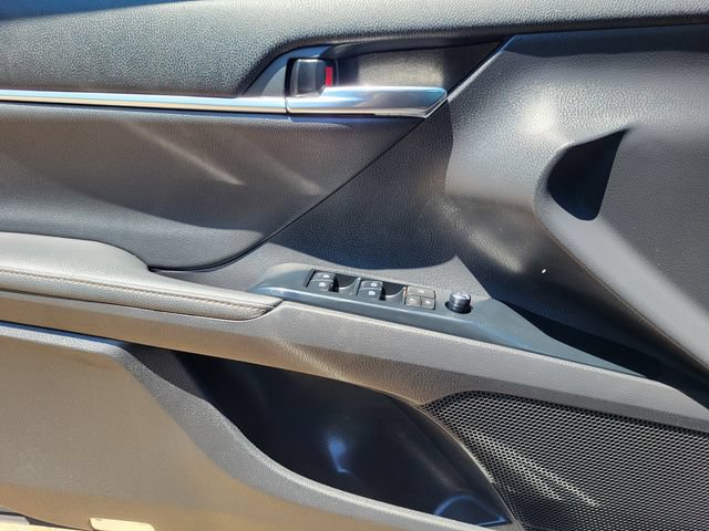 Used 2020 Toyota Camry XLE w/ Sunroof Package FWD image 13