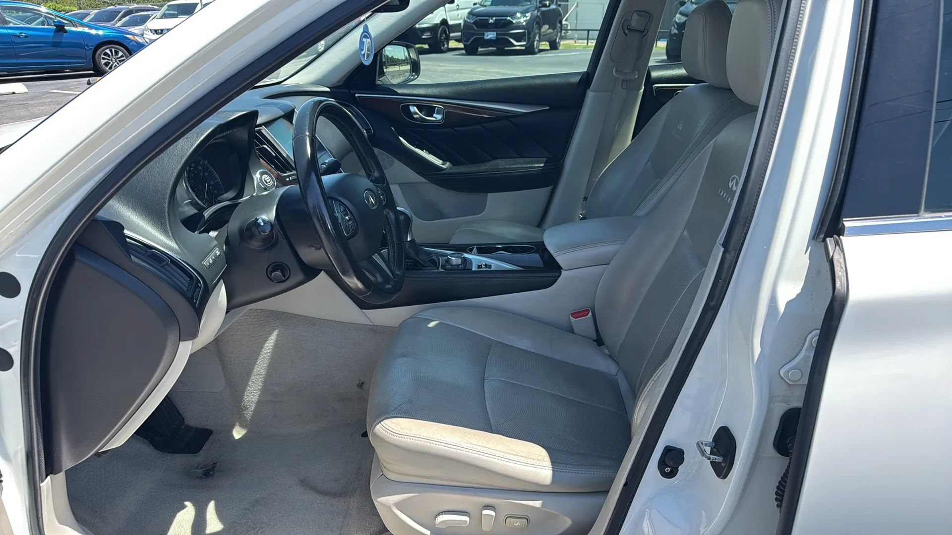 Used 2014 INFINITI Q50 Premium w/ Deluxe Touring Package RWD image 29