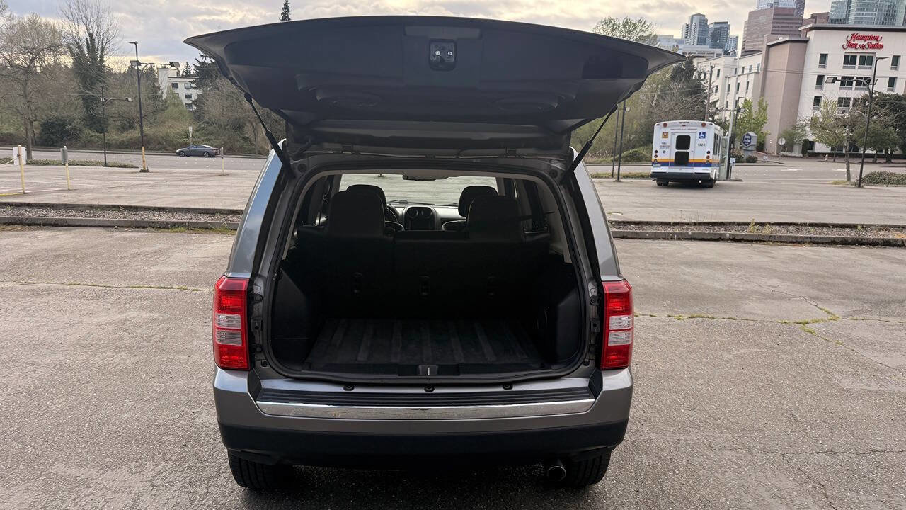 Used 2012 Jeep Patriot Limited w/ Sun/Sound Group AWD/4WD image 10