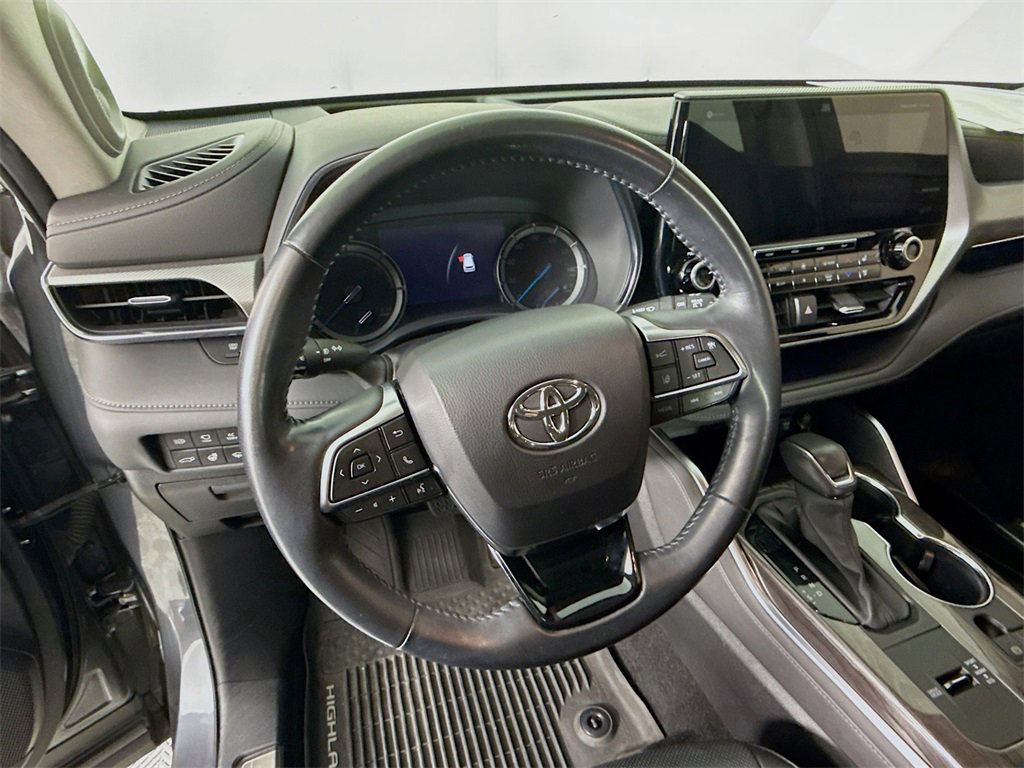 Used 2021 Toyota Highlander Platinum image 12