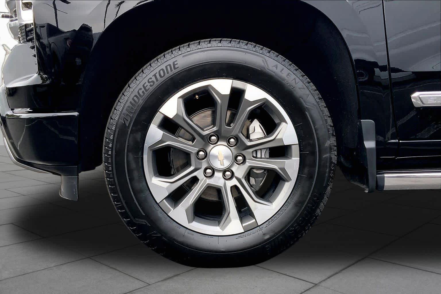 Used 2024 Chevrolet Silverado 1500 High Country w/ Technology Package RWD image 10