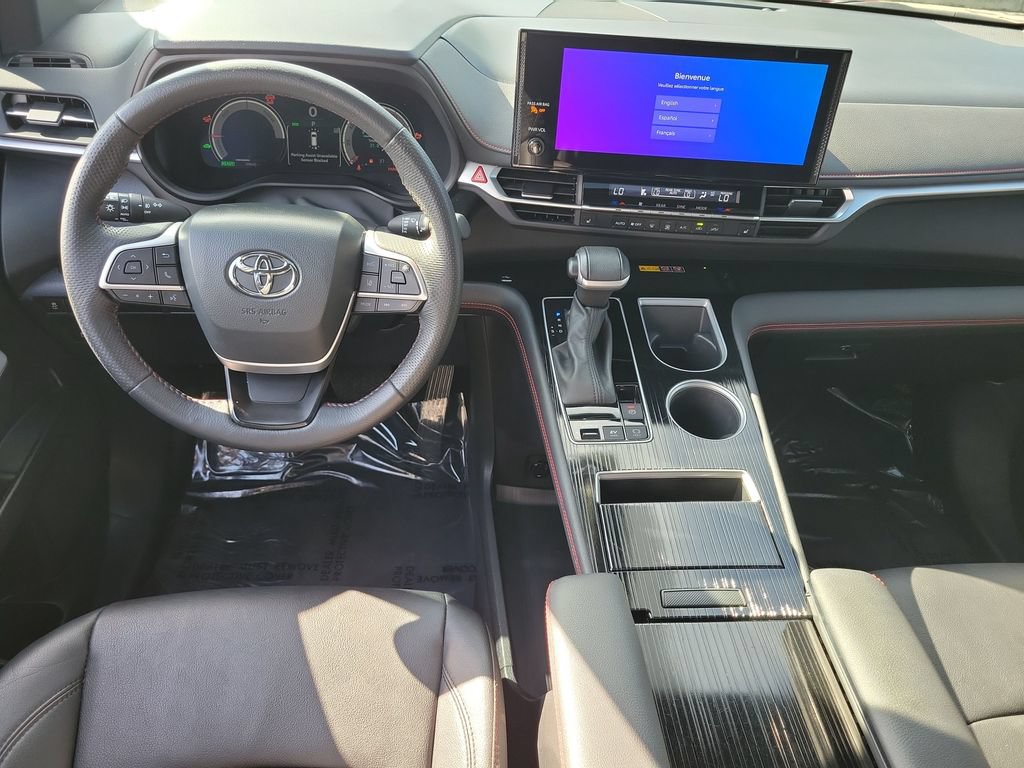 Used 2025 Toyota Sienna XSE FWD image 28