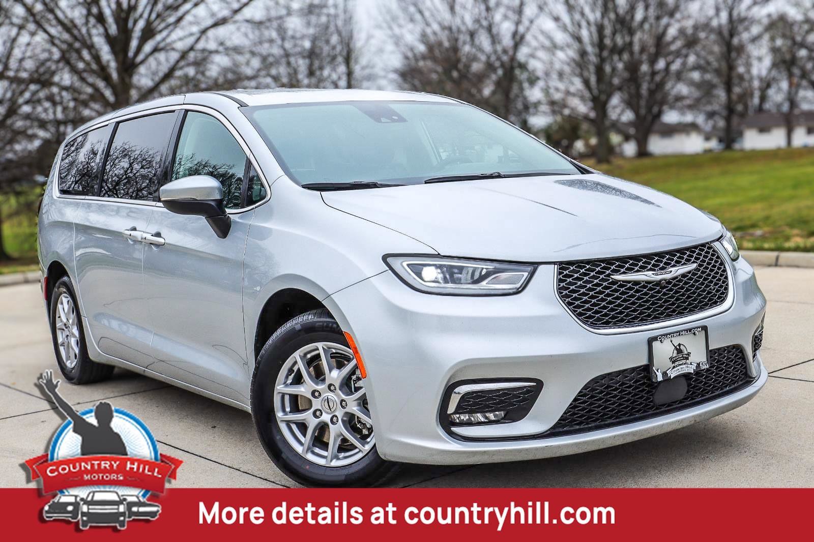 Used 2023 Chrysler Pacifica Touring-L FWD image 1