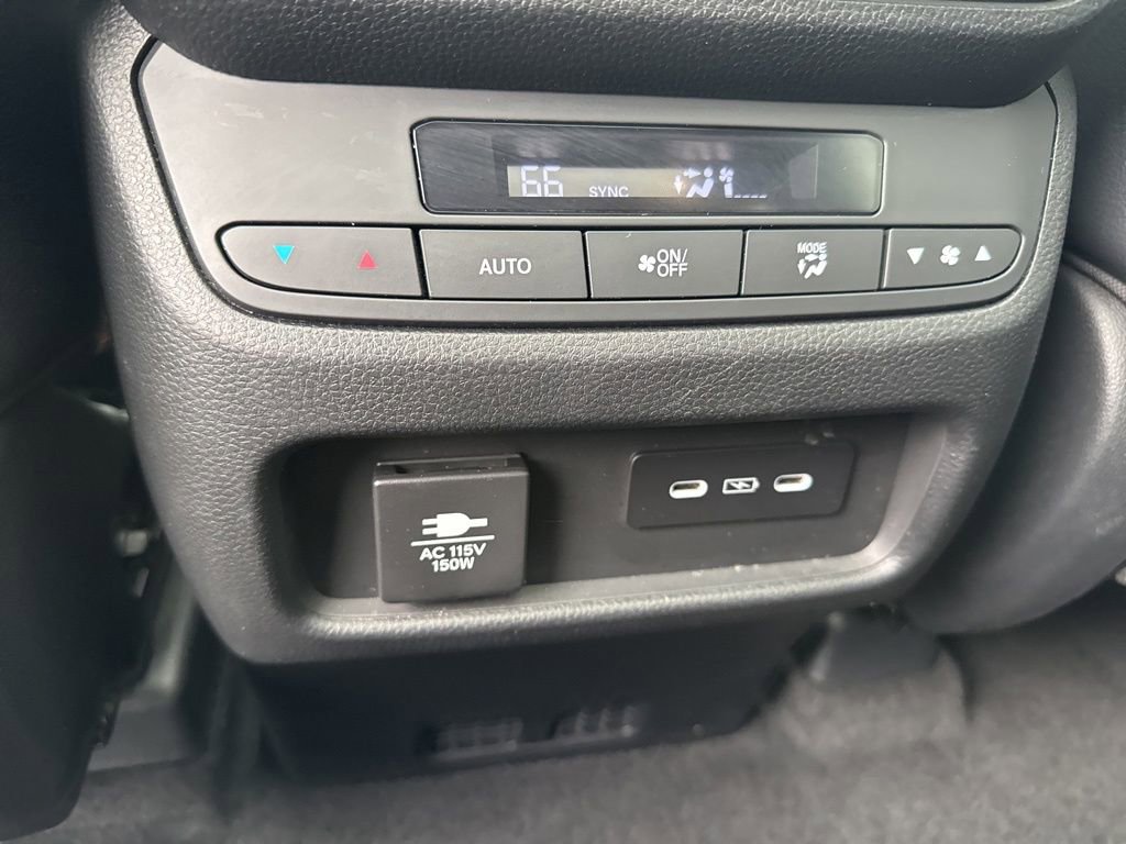 Used 2025 Honda Pilot TrailSport image 23