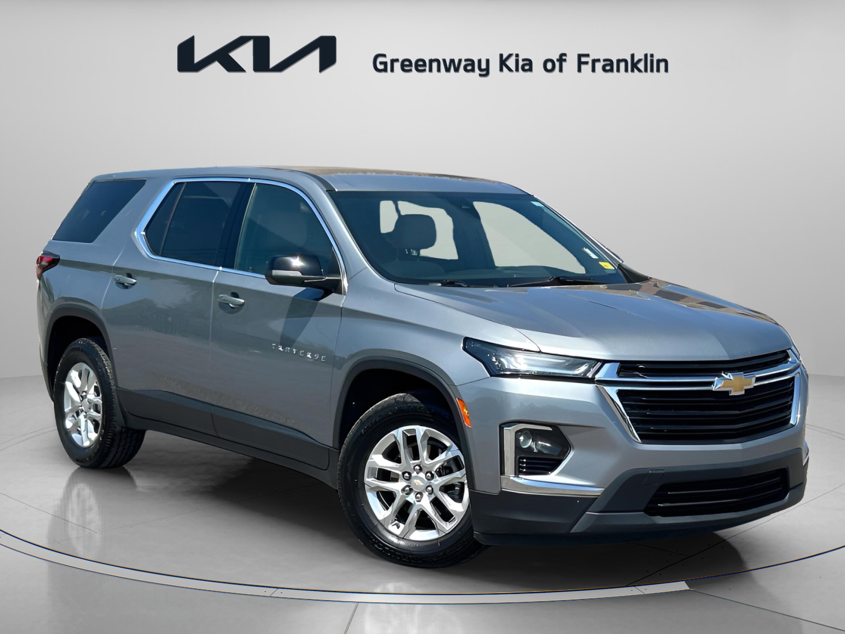 Used 2023 Chevrolet Traverse LS FWD image 2