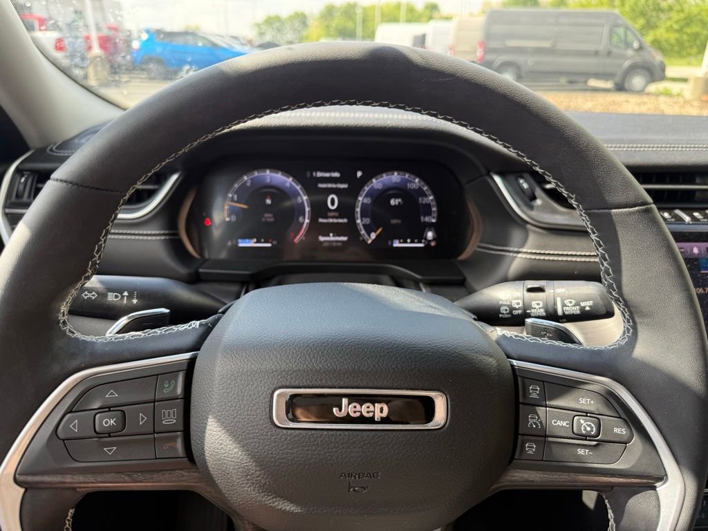 Used 2023 Jeep Grand Cherokee L Limited AWD/4WD image 19