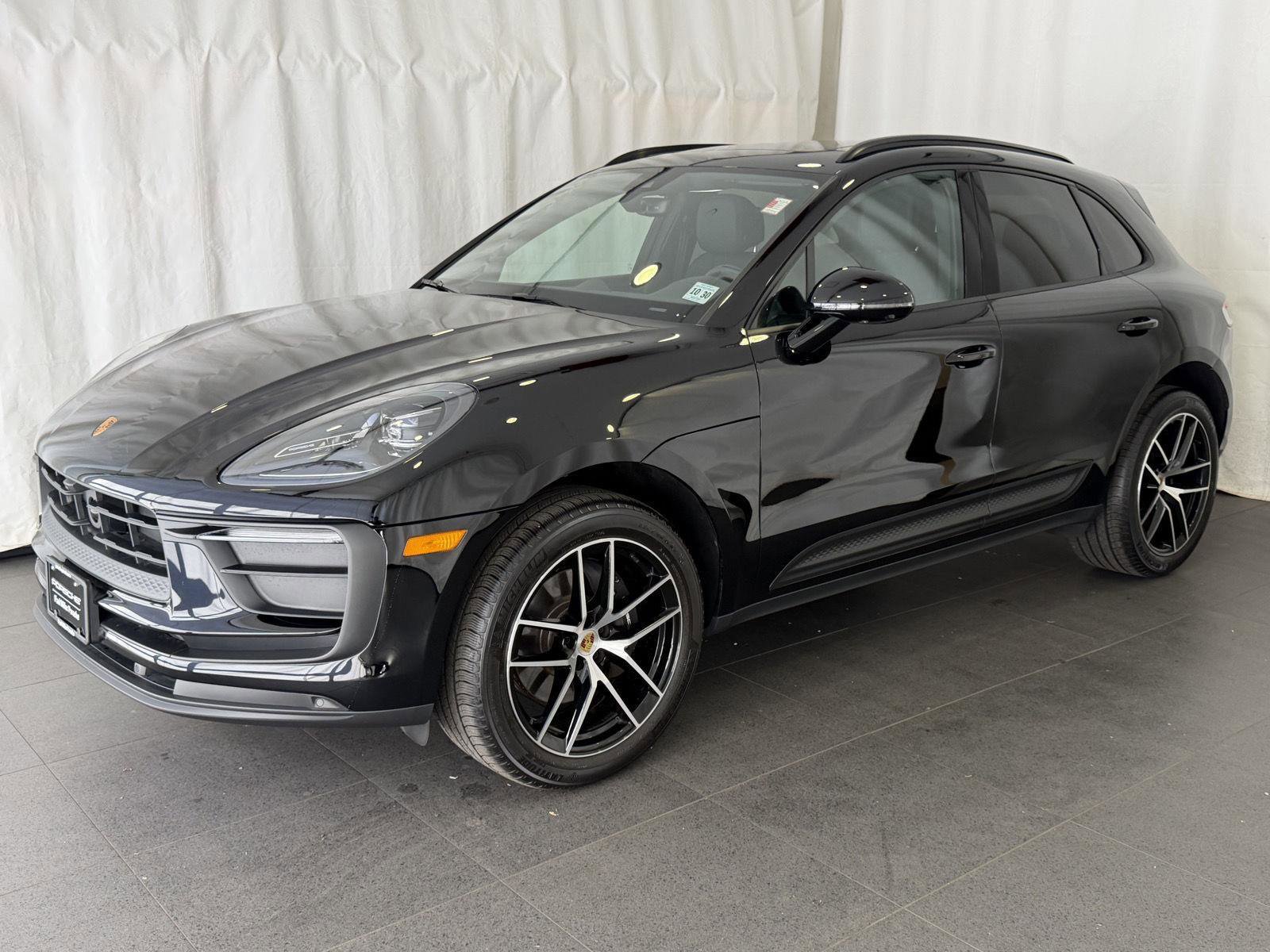 Certified 2025 Porsche Macan image 1