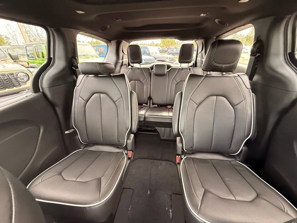 New 2026 Chrysler Pacifica Limited FWD image 25