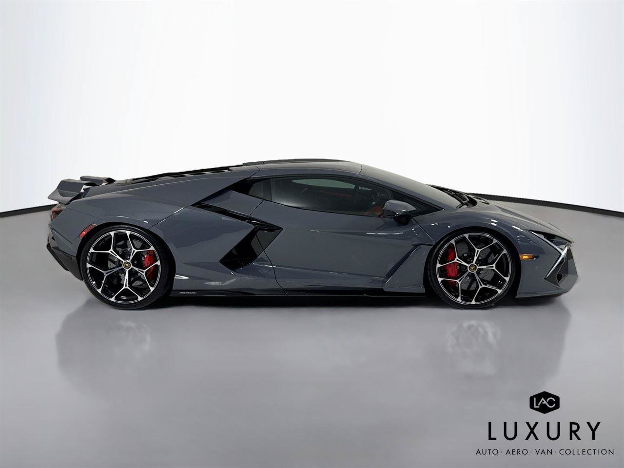 Used 2025 Lamborghini Revuelto AWD/4WD image 5