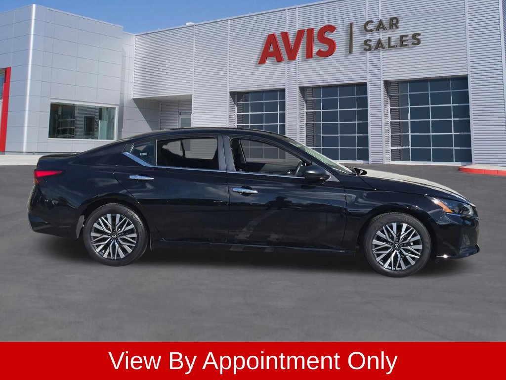 Used 2025 Nissan Altima 2.5 SV FWD image 5