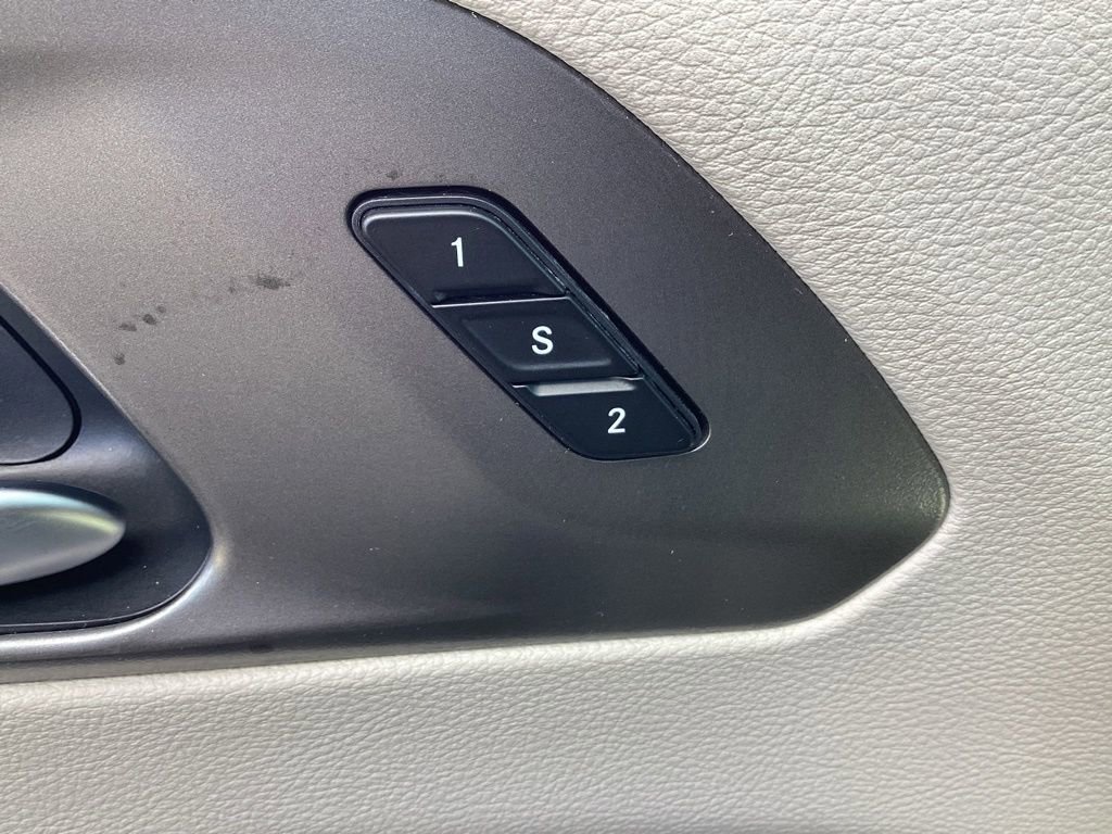 Used 2023 Chrysler Pacifica Touring-L FWD image 31