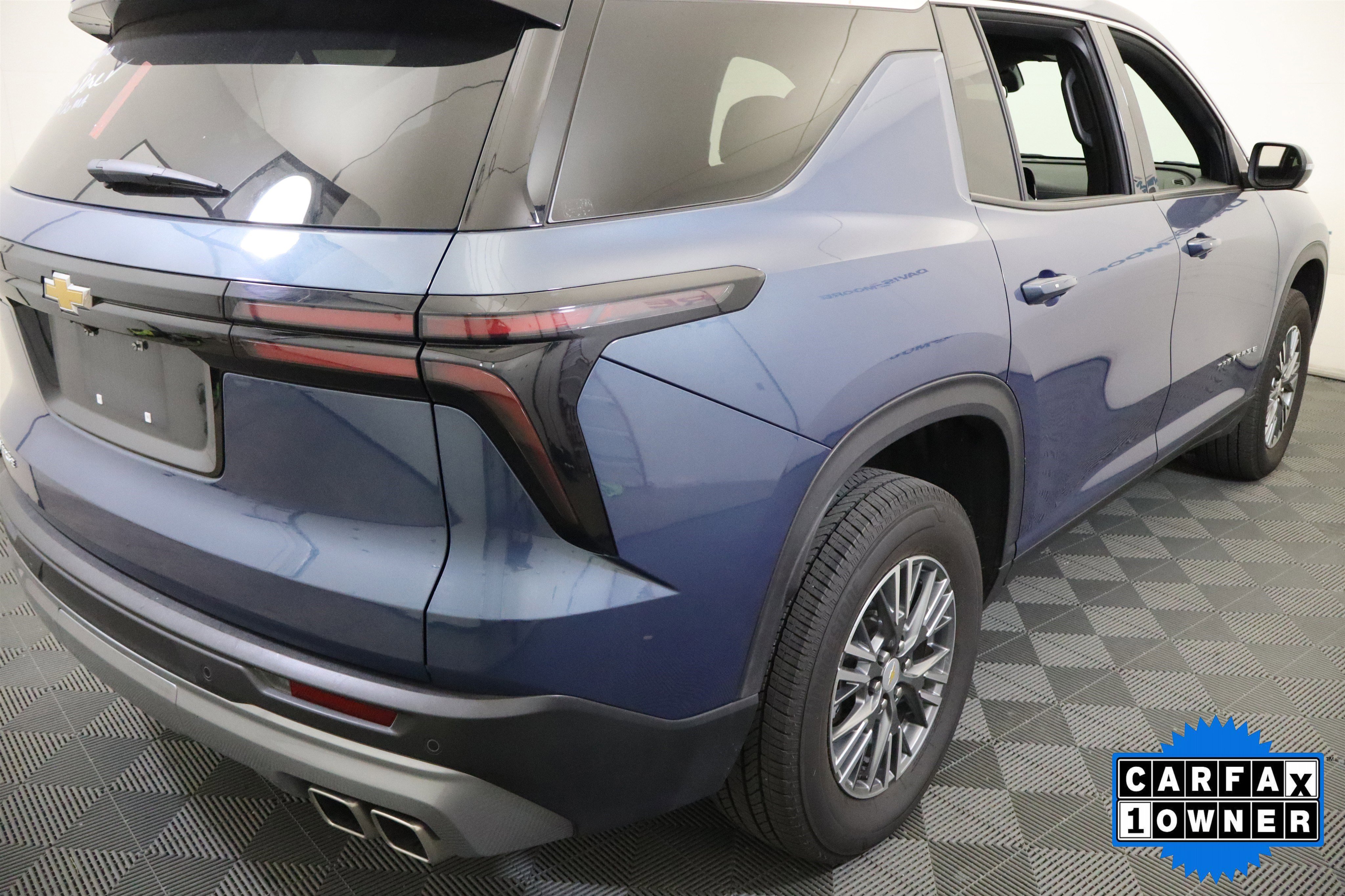 Used 2025 Chevrolet Traverse LT image 6