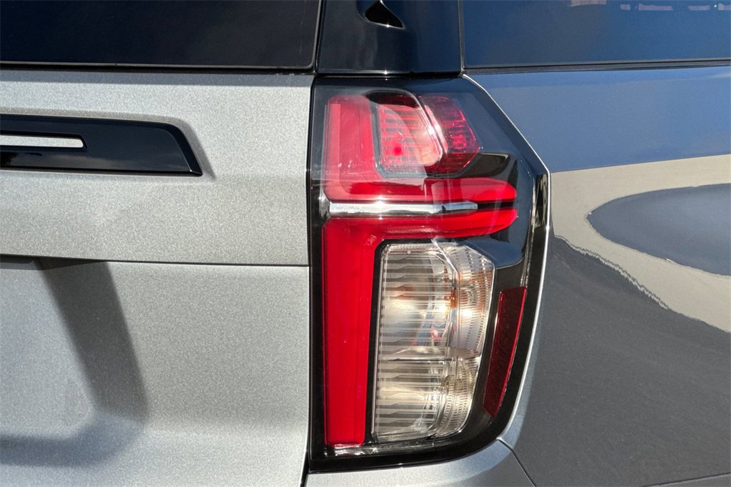 Used 2023 Chevrolet Suburban Z71 image 36