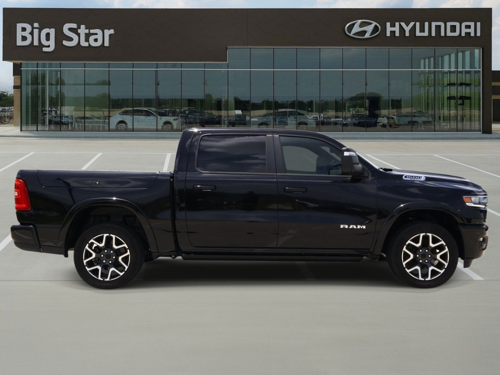 Used 2025 RAM 1500 Laramie w/ Laramie Southwest Edition AWD/4WD image 5