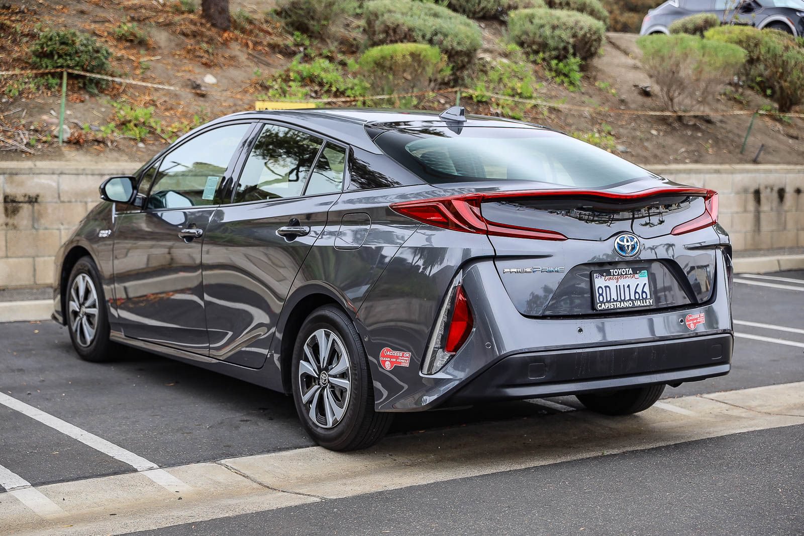 Used 2017 Toyota Prius Prime Advanced w/ Preferred Accessory Package FWD image 6