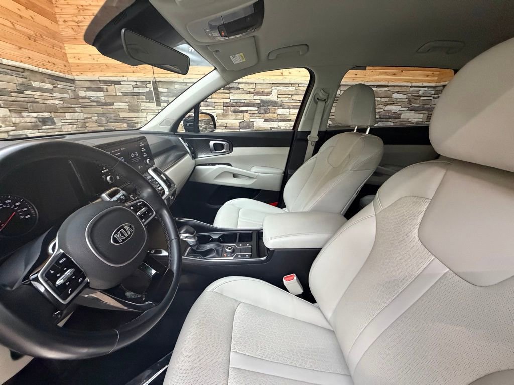 Used 2021 Kia Sorento S image 11