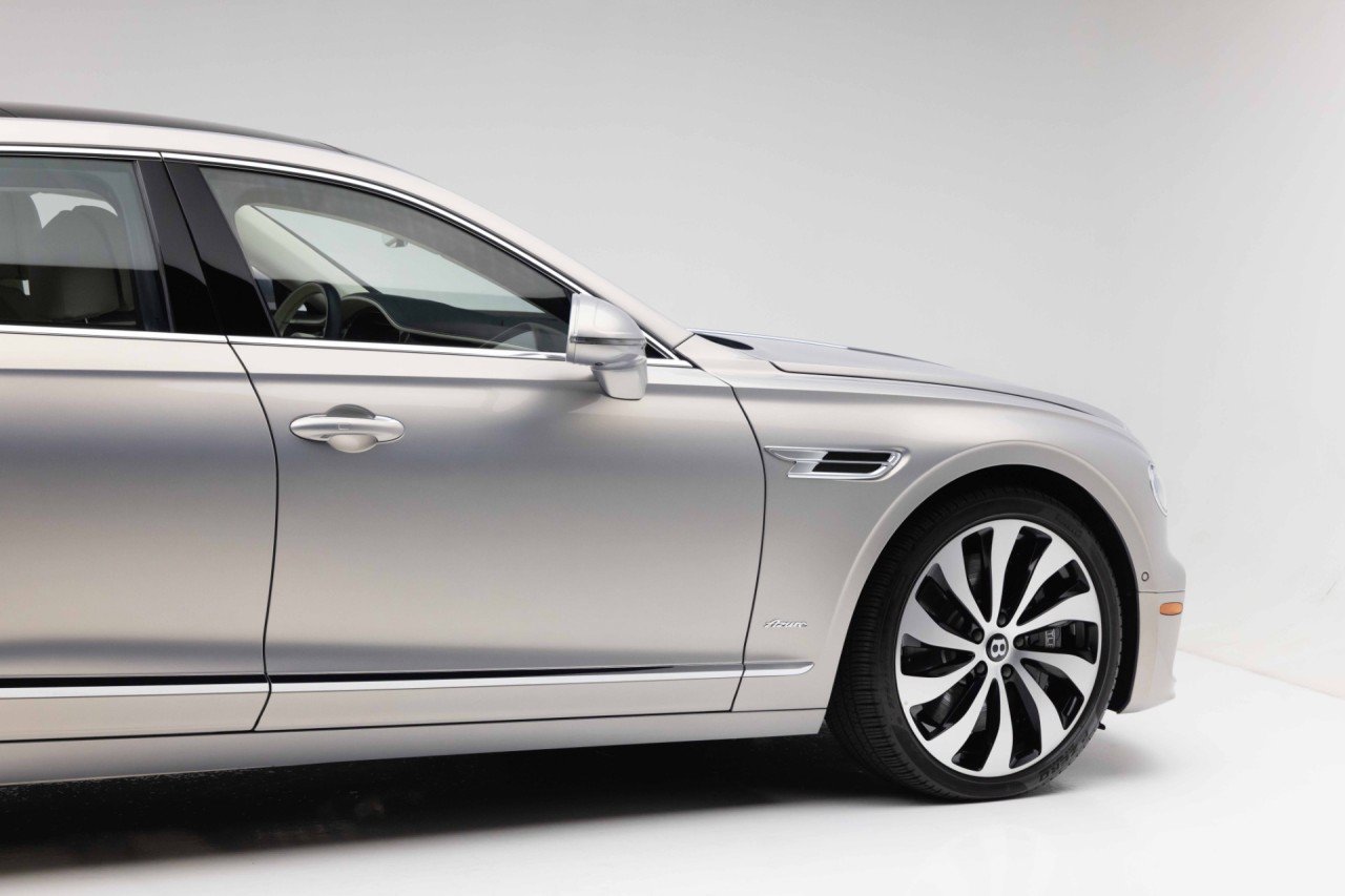 Used 2024 Bentley Flying Spur Azure AWD/4WD image 35