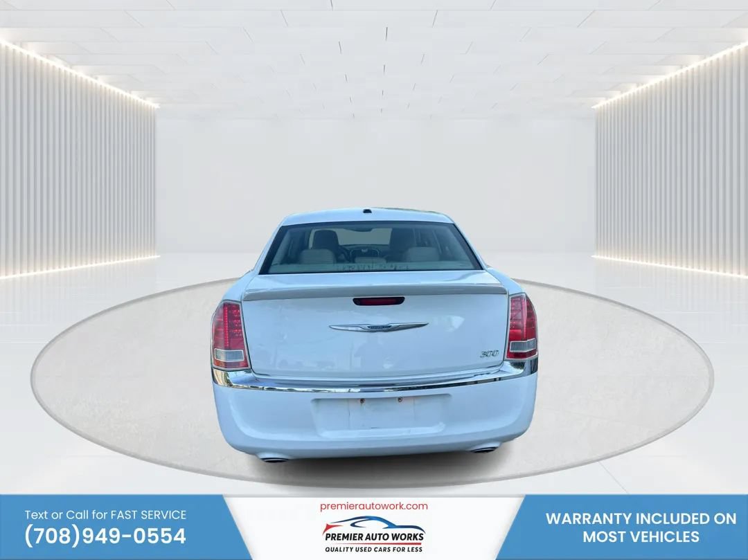 Used 2011 Chrysler 300 Limited RWD image 5