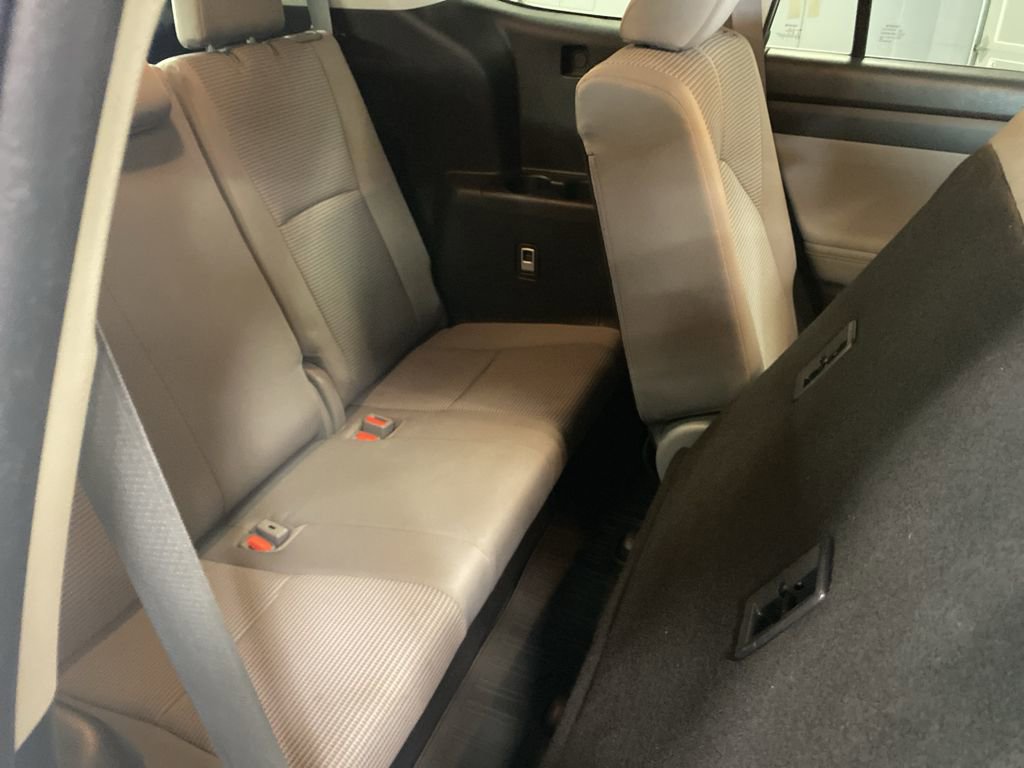 Used 2023 Toyota Highlander L image 15