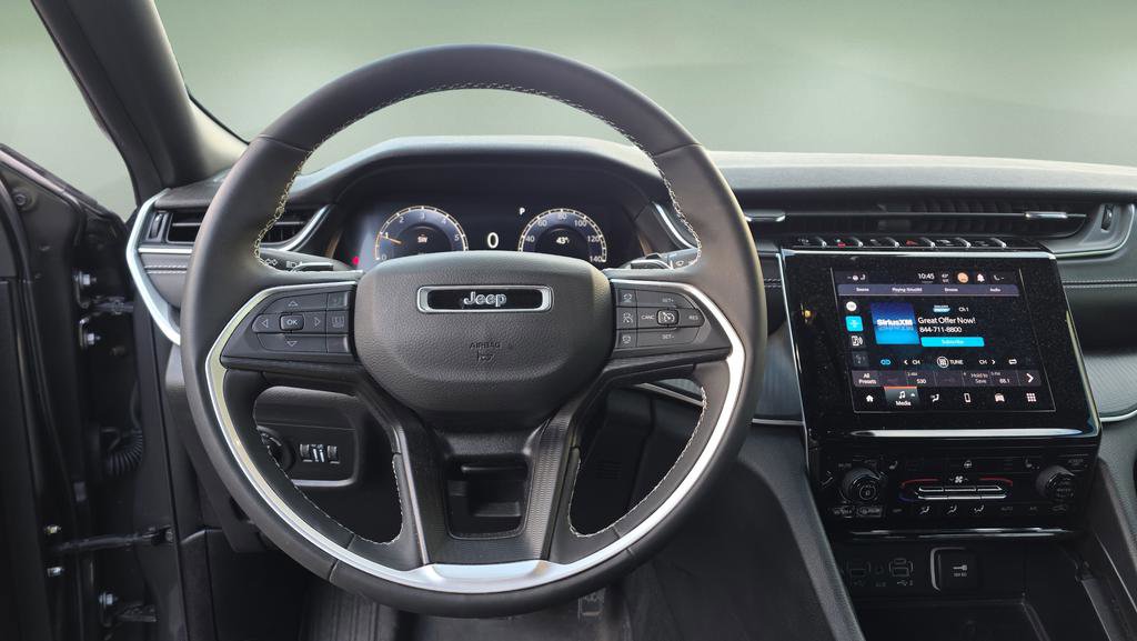 Used 2024 Jeep Grand Cherokee Altitude image 14