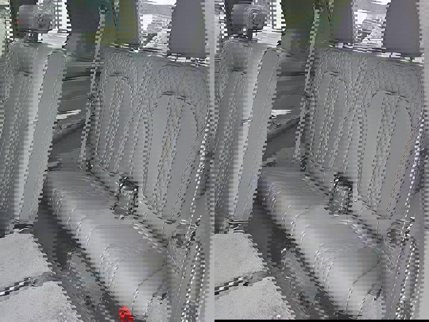 Used 2023 BMW X7 M60i w/ Executive Package image 29