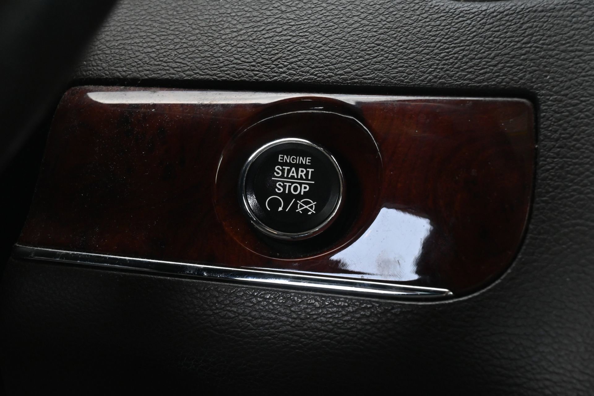 Used 2012 Chrysler Town & Country Touring-L w/ Entertainment Group #2 FWD image 15